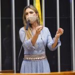 <center>CÂMARA APROVA URGÊNCIA PARA PROJETO QUE PERMITE REABERTURA DE ESCOLAS NA PANDEMIA