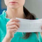 TRABALHADORES RELATAM PRESSÕES PARA EVITAR LICENÇAS POR COVID