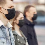 AUSÊNCIA EM AUDIÊNCIA POR FALTA DE VACINAÇÃO OU EXAME NEGATIVO PARA COVID GERA CONFISSÃO