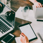 SERVIDOR NÃO PODE TOMAR POSSE EM OUTRO CARGO INACUMULÁVEL DURANTE PERÍODO DE LICENÇA SEM VENCIMENTO